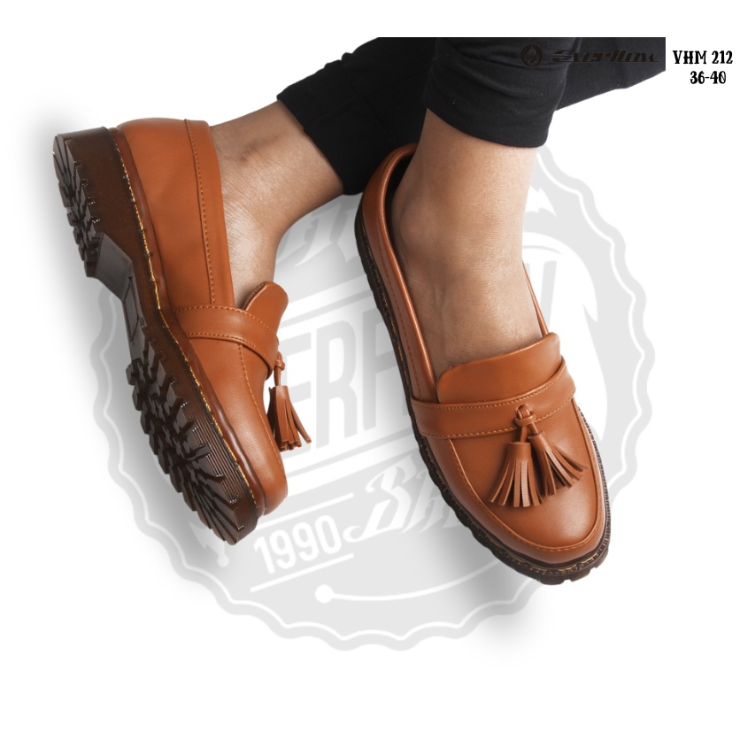 EVERFLOW - Sepatu Docmart Wanita / Loafers Wanita.