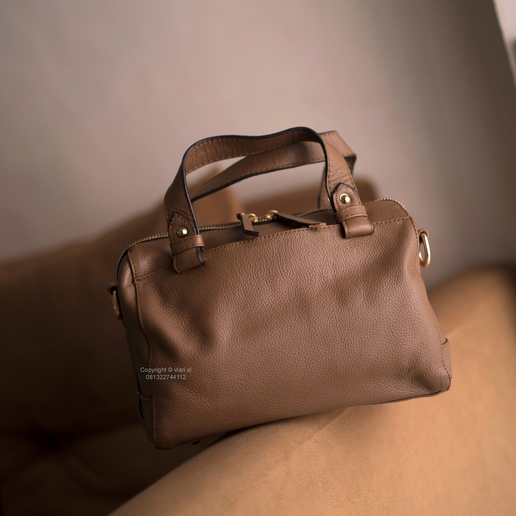 Vlari - Tas Kulit Asli Wanita | Sling Bag Wanita Kulit Asli | Tas Selempang Wanita Kulit Premium Asl