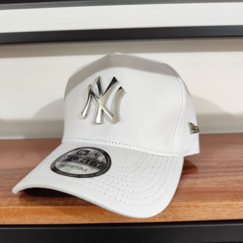 Topi Baseball Putih Logo Besi NY