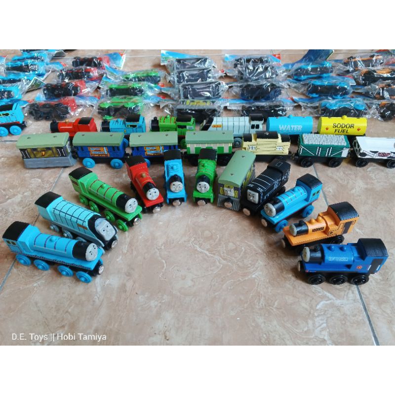Mainan Anak Kereta Api Thomas and Friends Kayu dengan Konektor Magnet
