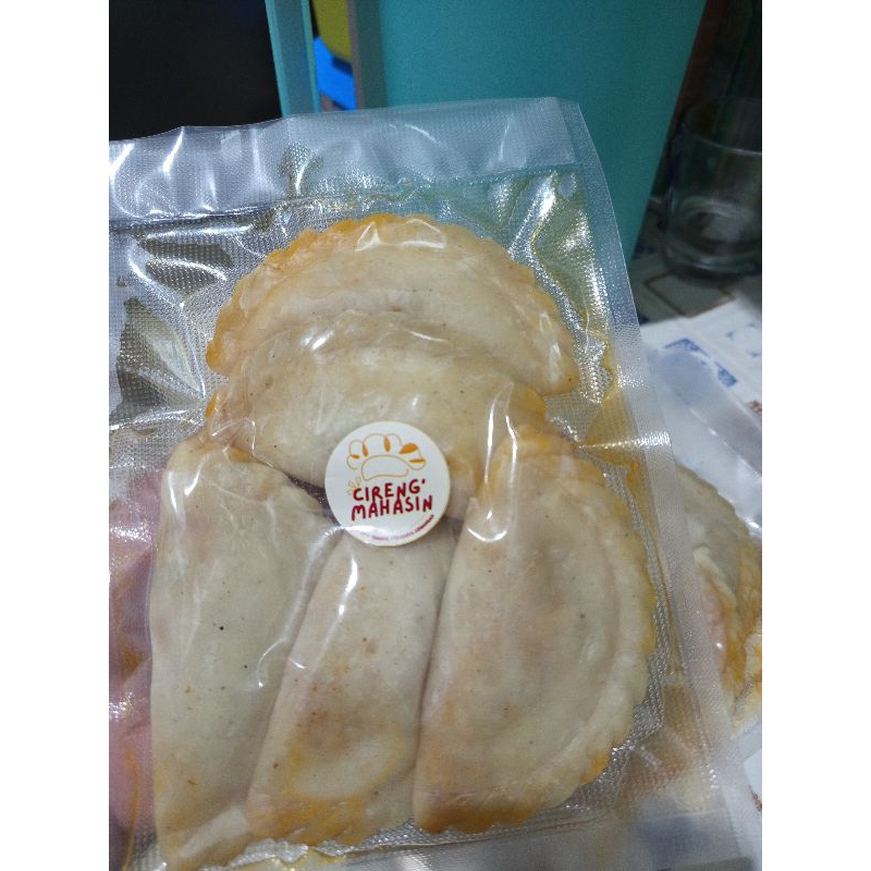 

cireng isi ayam suwir pedas