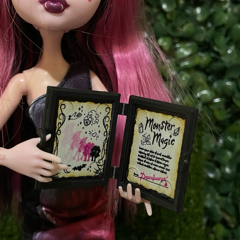 Miniatur Buku untuk Rumah Boneka Monster High