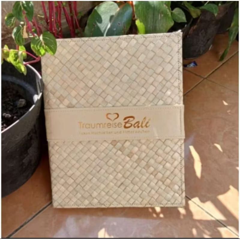

cover menu resto caffe &hotell size a4 bahan samak daun pandan di baud