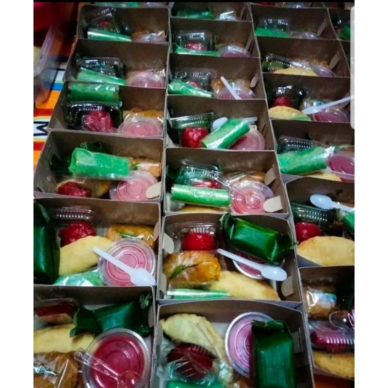 

snack box murah enak isi 5+aqua 1 sudah pak dus