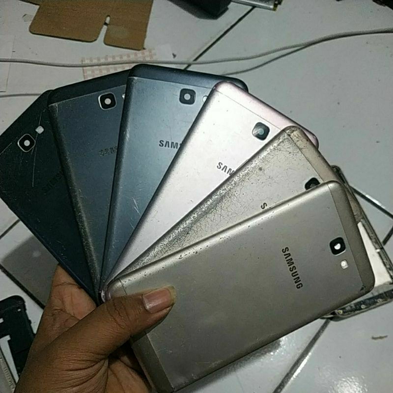 backdoor bekas Samsung J7 prime ada goresan lecet pemakaian