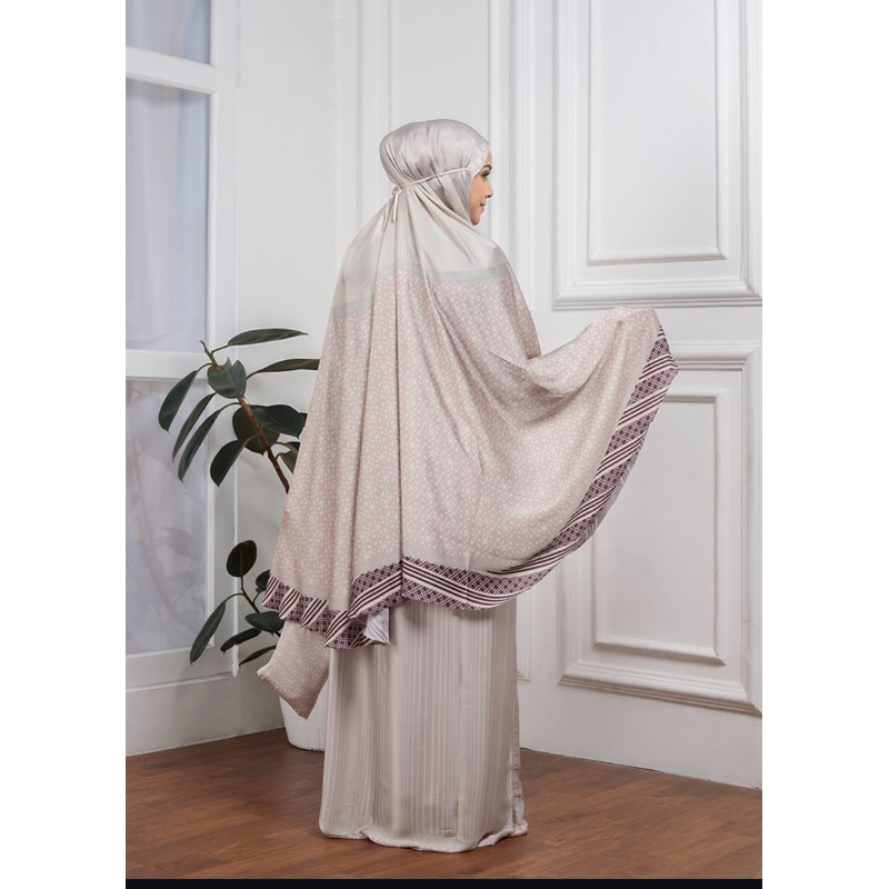 Buttonscarves Prayer Robe “The Eeman Cream” New As is