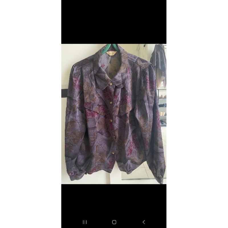 Kemeja Vintage Motif