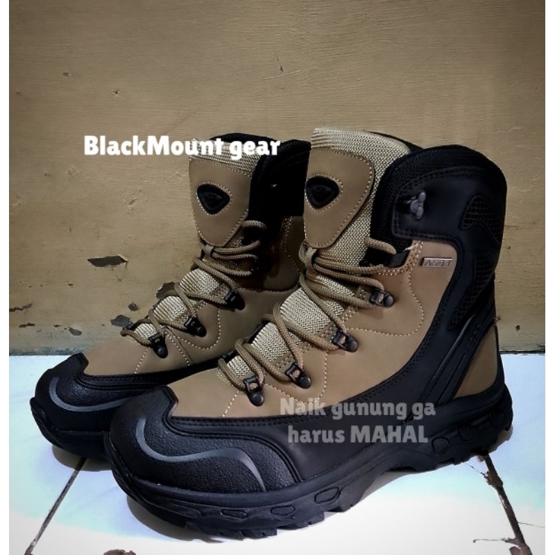 sepatu gunung BlackMount bukan Eiger