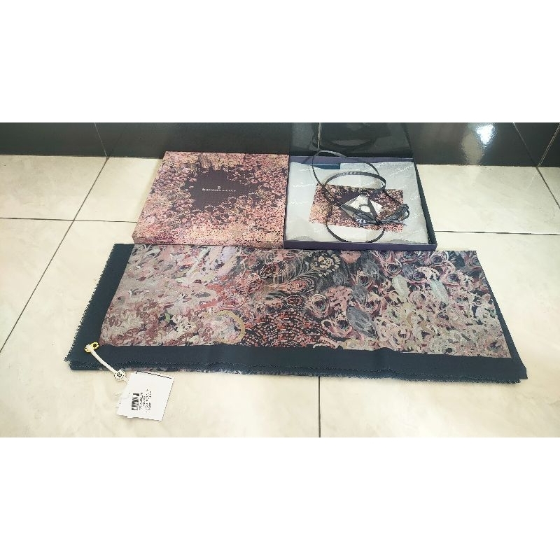 buttonscarves ederra