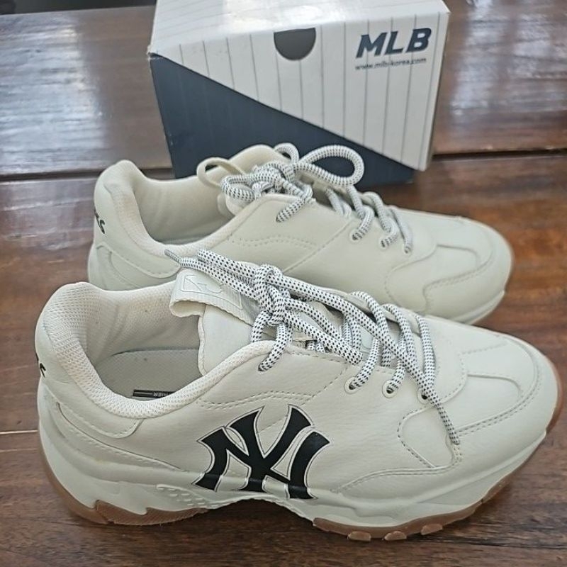 MLB shoes original for woman like new