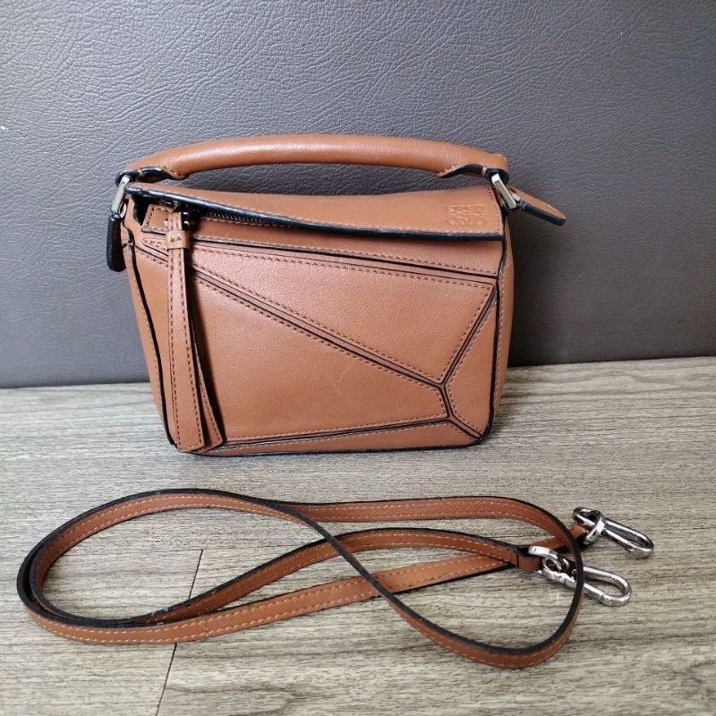 Tas Sling Loewe preloved