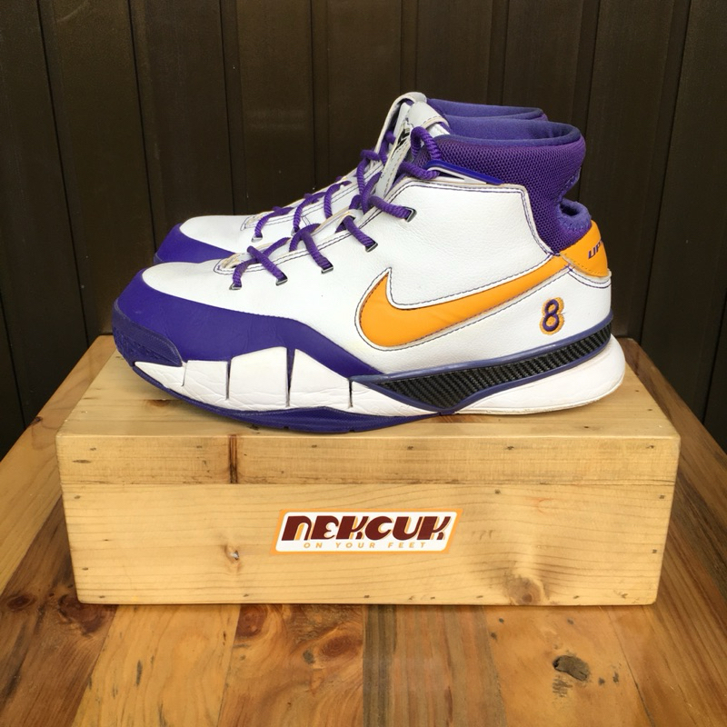 NIKE KOBE 1 PROTRO LAKERS “FINAL SECOND” (size 42)