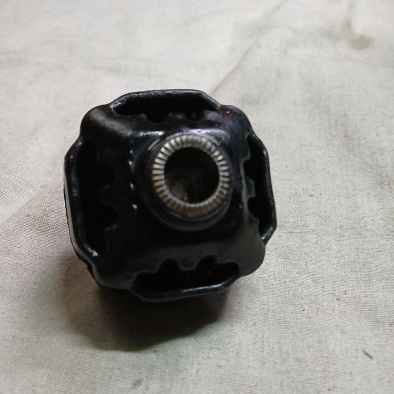 insulator mounting daihatsu charade Cx G100