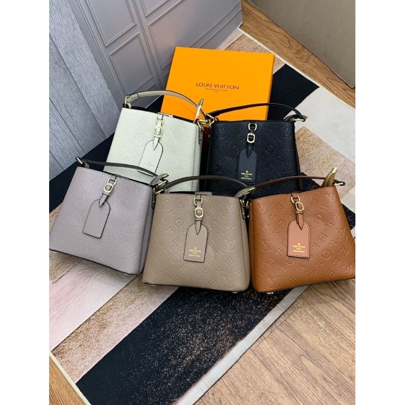 LV HOBO EMBOS BAHAN  LEATHER