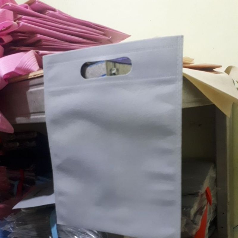 

tas oval abu abu 30x40 cm 75 gsm