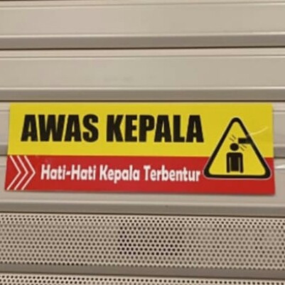 

STIKER AWAS KEPALA 10X30CM sign rambu k3