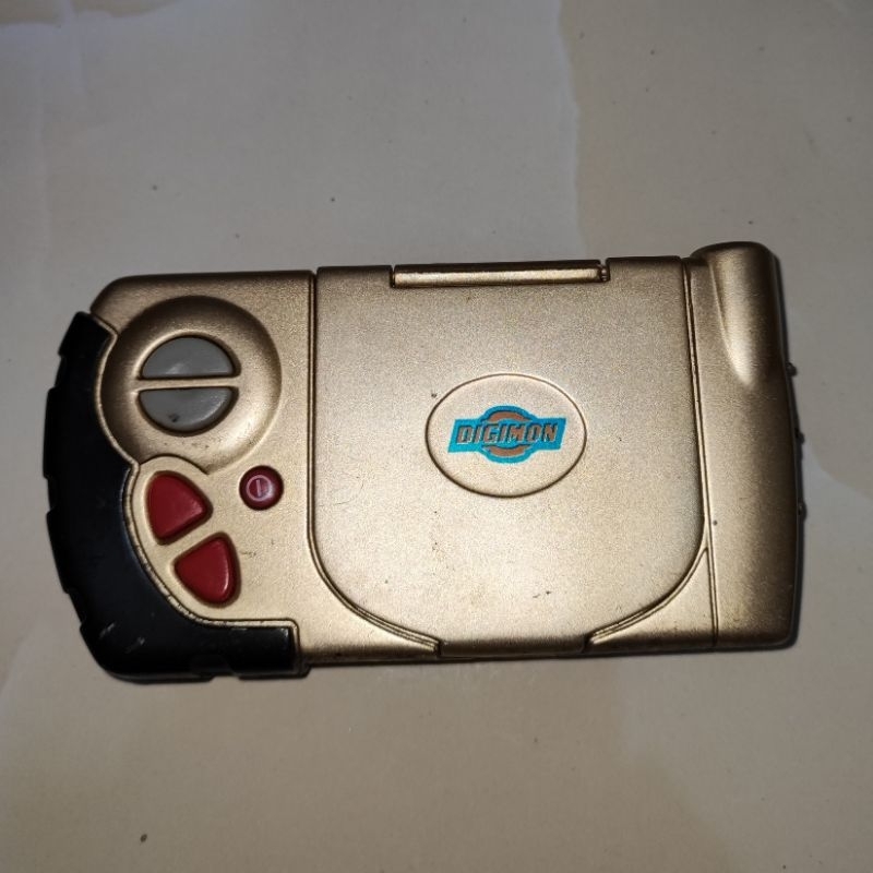 digivice Digimon D Terminal KW warna gold kondisi mati