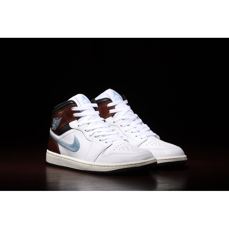 DISKON GILA  NIKE AIR JORDAN 1 MID SE WHITE/BLUE GREY-BLACK-SAIL