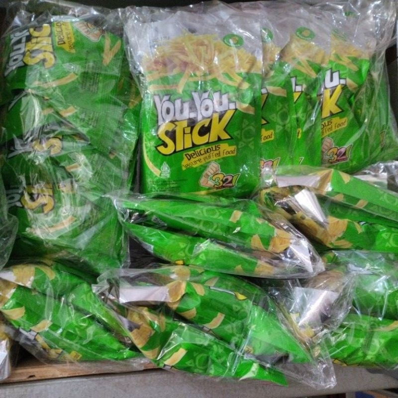 

you you stick Snack potato berbentuk stick., 1pack isi 10pcs, tersedia 4 varian rasa:, - merah, - hijau, - rumput laut, - mi goreng