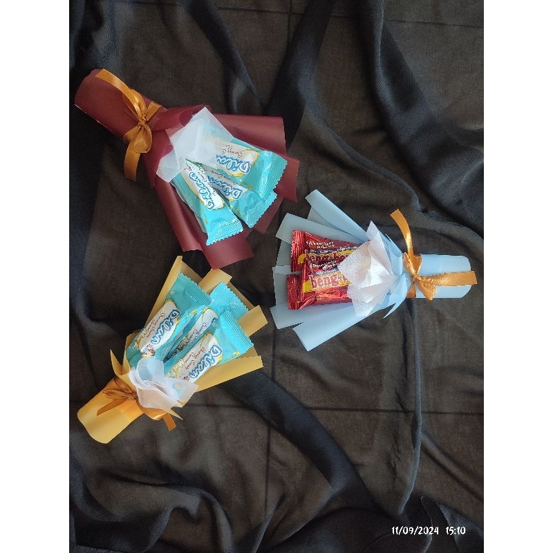 

Buket Snack Kecil Mini Isi 3 Snack - Buket Mini Gift Wisuda