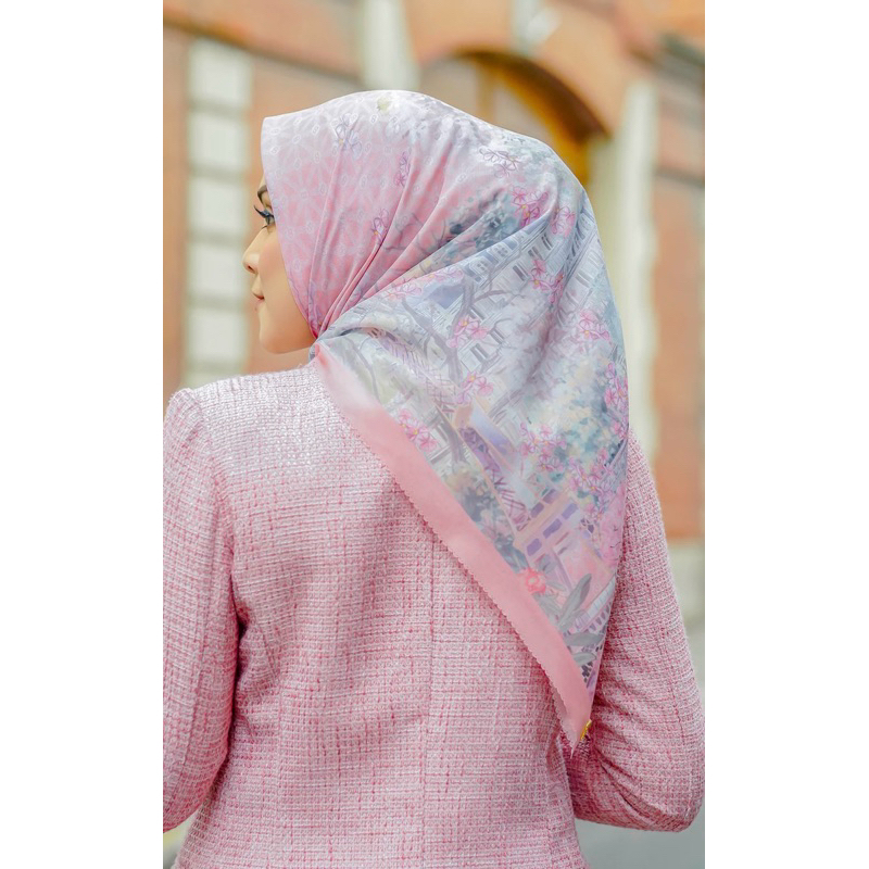THE PARISIAN SQUARE - AIMER EMILY IN PARIS BUTTONSCARVES