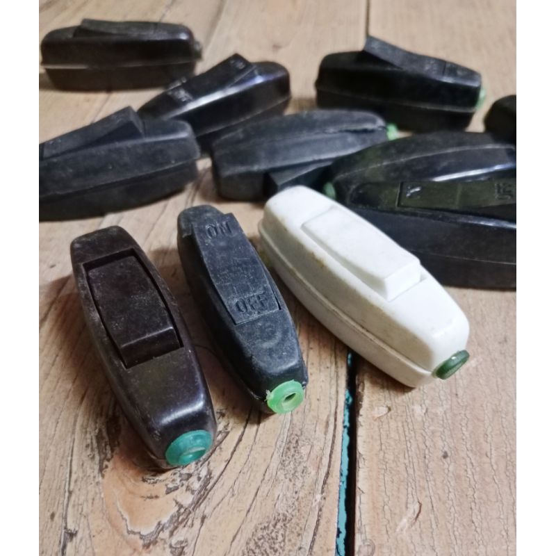 Saklar gantung ekonomis / saklar cabe gantung xs random