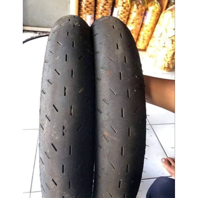 Ban donat IRC fasti 2 sofcompon kondisi 97% ukuran 90/80 ring17 tubles