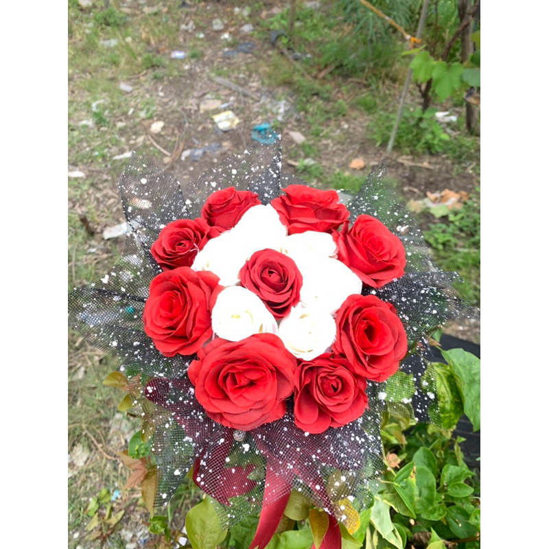 

Flower Box Rose Red White