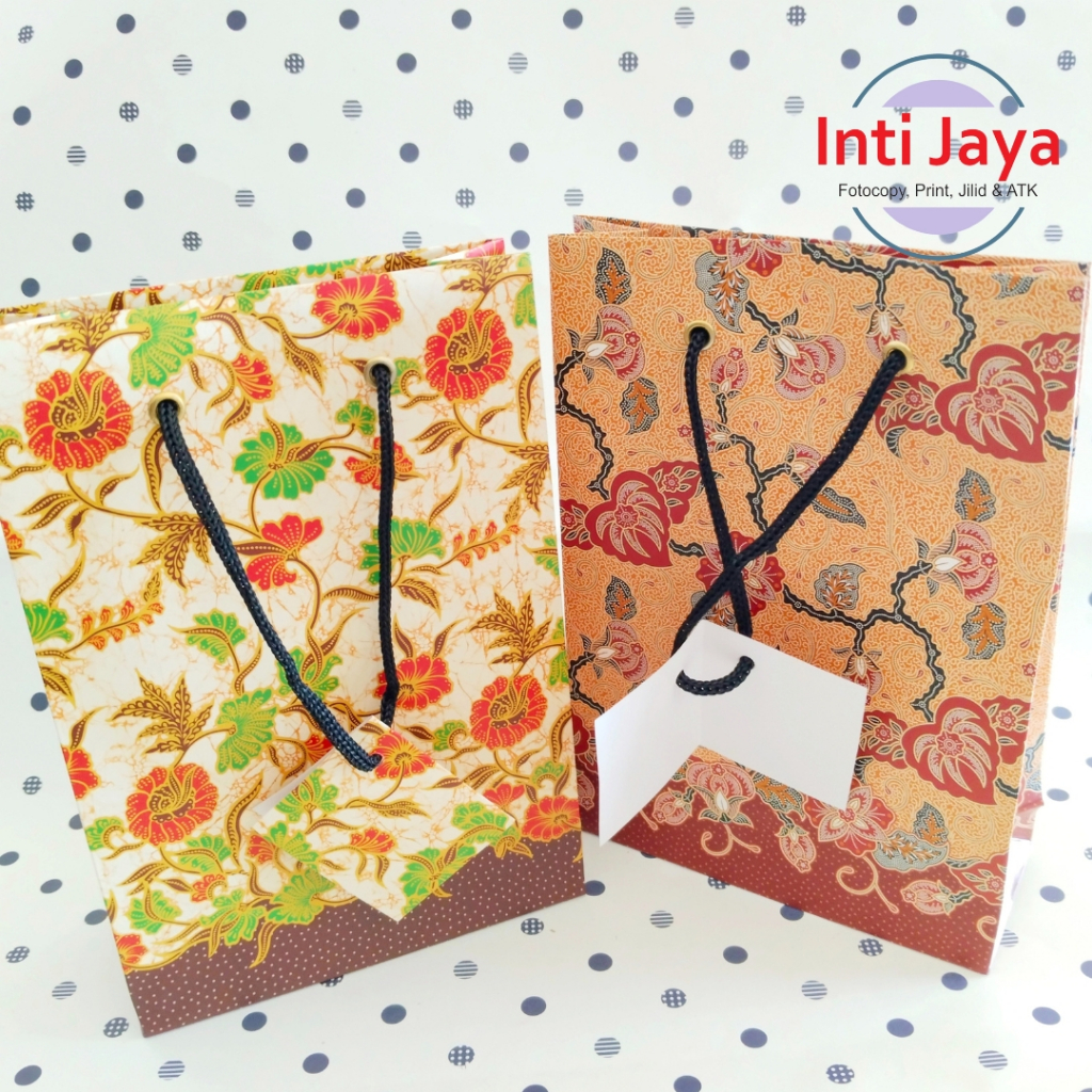 

Paper Bag A Kiky Mini Motif Batik dengan Kartu Ucapan