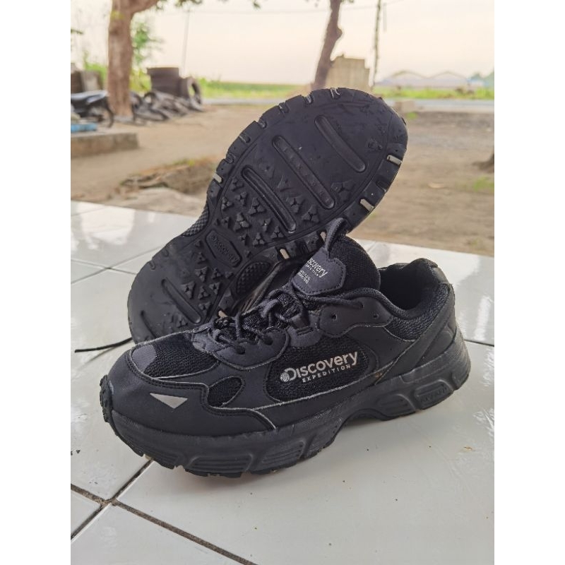 Sepatu Discovery Expedition Black