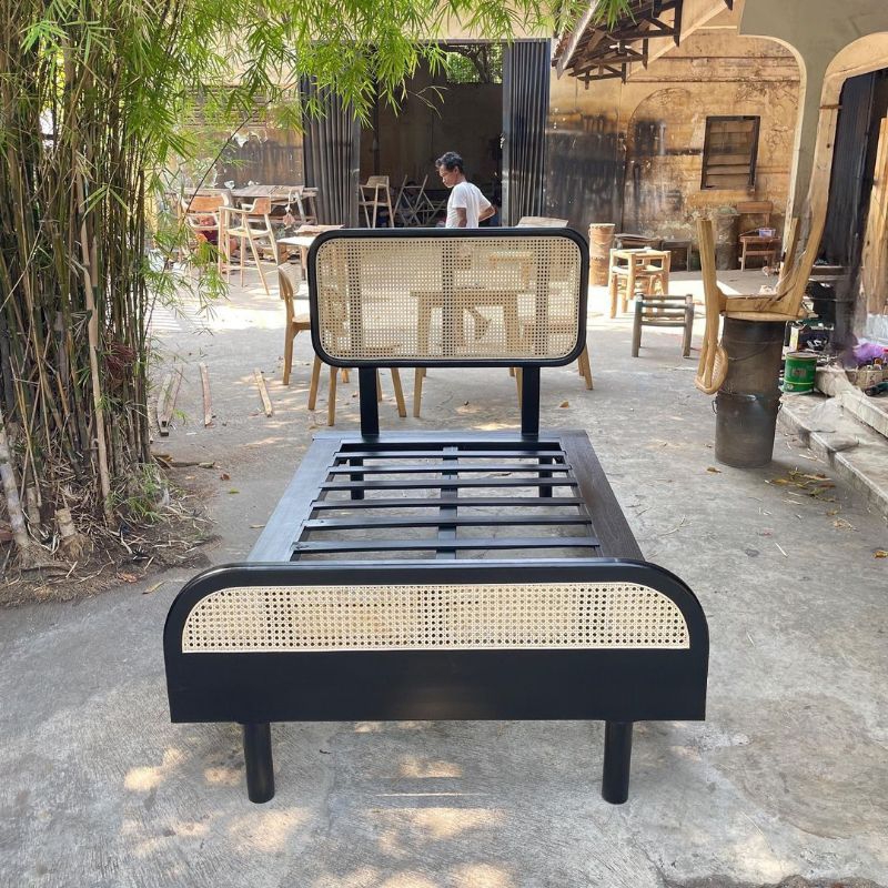 dipan tempat tidur anak kayu jati, tempat tidur kayu jati minimalis variasi sandaran rotan, tempar t