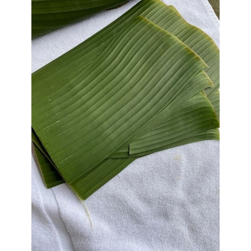 

DAUN PISANG // tersedia daun basah dan kering// 1 kg muat 3 lonjor