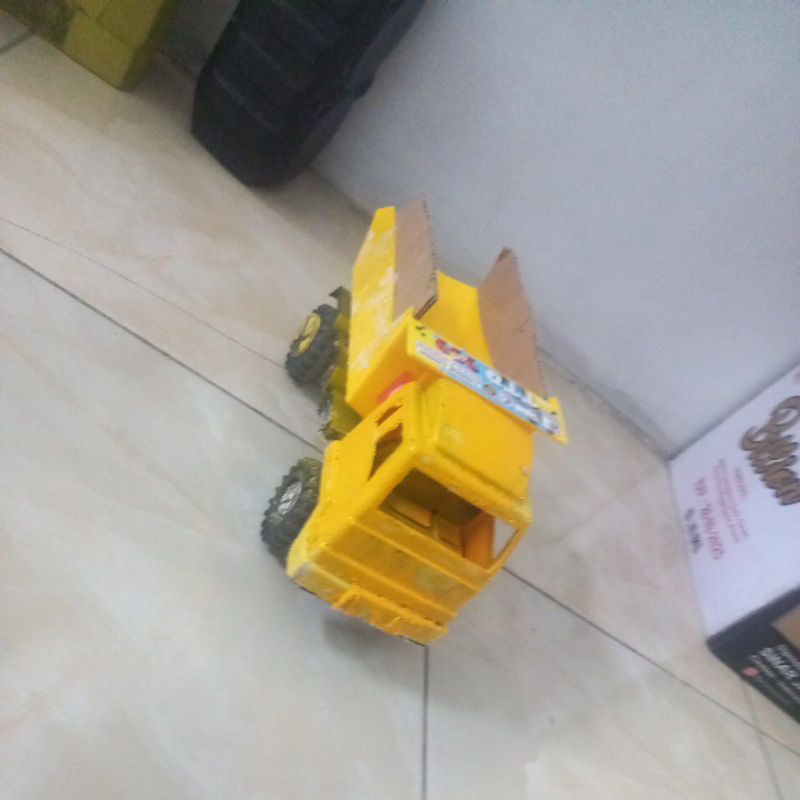 miniatur truk plastik