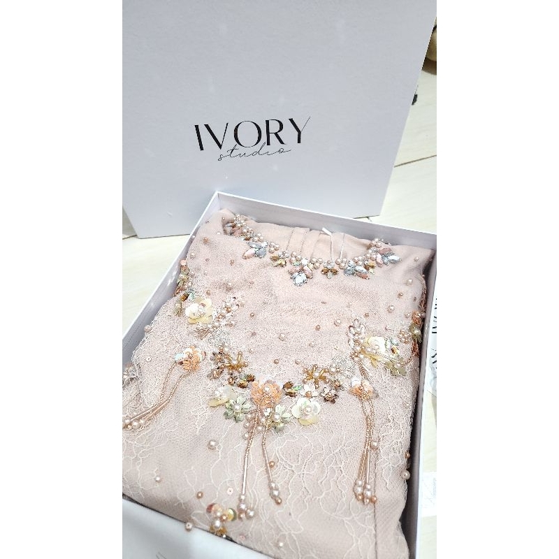 Kebaya Ivory Studio Preloved