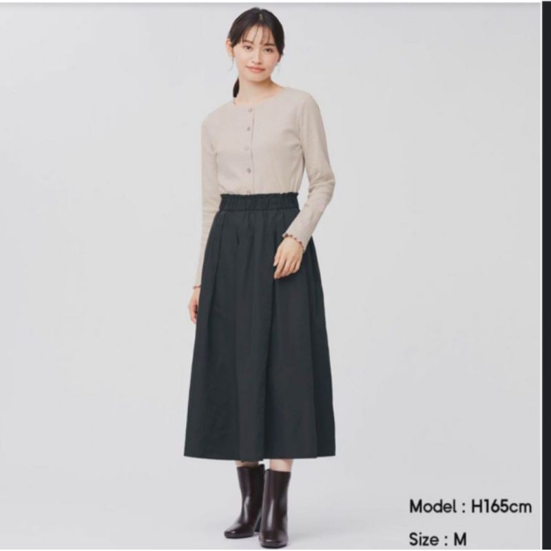 Preloved Rok Gather Volume Hitam by GU Uniqlo