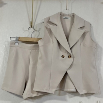 One Set BUTTON SHORT by Tueshop | Setelan atasan blazer berkancing tanpa lengan, bawahan celana pend