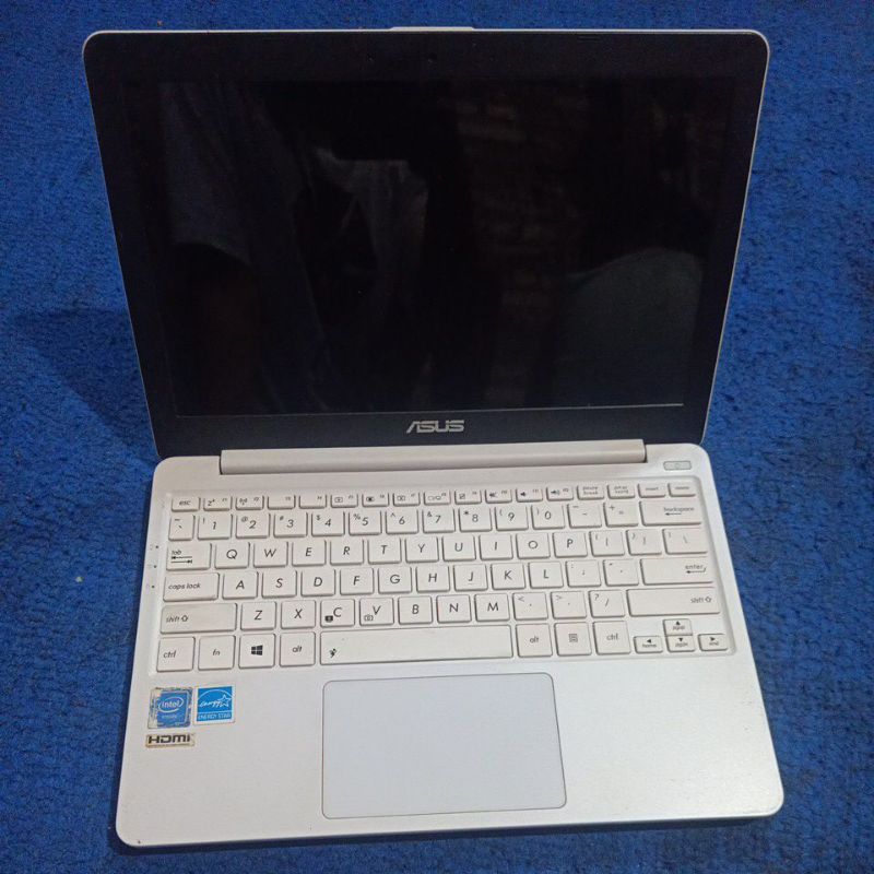kesing notebook Asus E203M