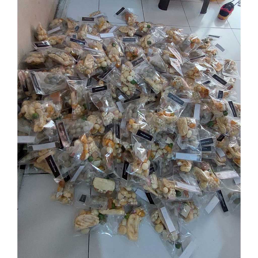 

Baso aci Ayam suwir isi 12 bungkus / baso aci ayam suwir isi 12pcs murah / baso aci paket 12pcs murah
