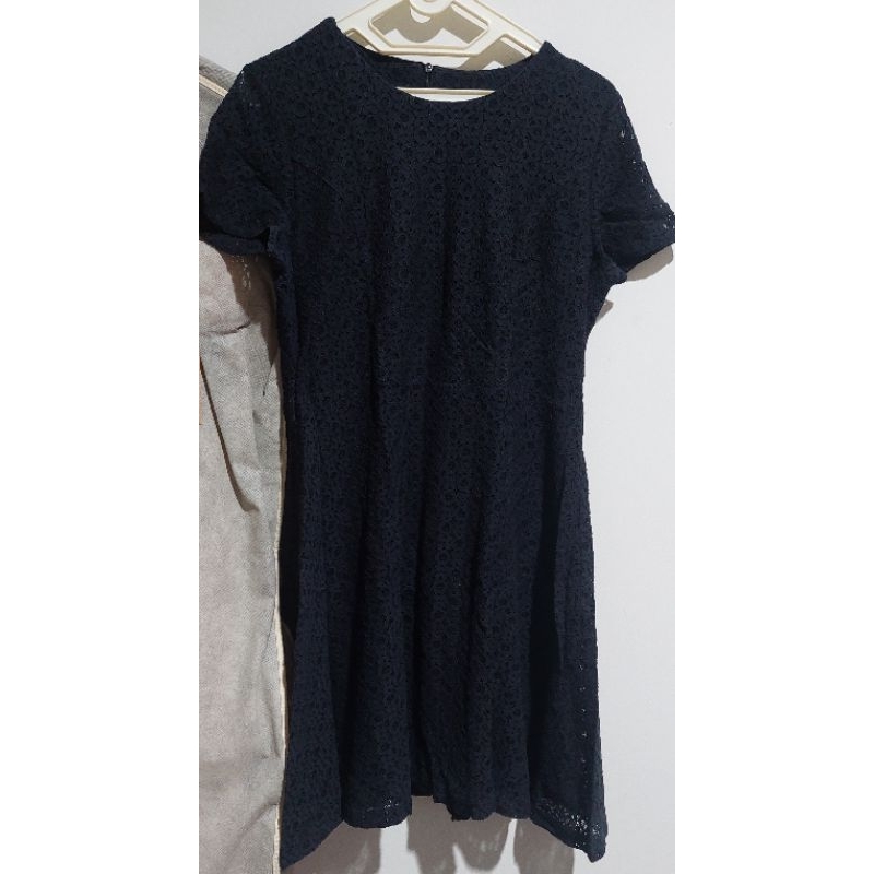 Dress Eprise Hitam Brokat Selutut