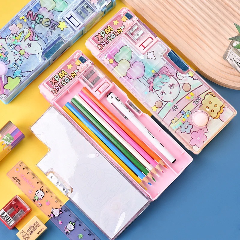 

THE TIME-Kotak Pensil Model Tutup Jepret Magnetik Free Rautan Multifungsi Lengkap dengan Penghapus Penggaris Tempat pensil transparan motif unicorn