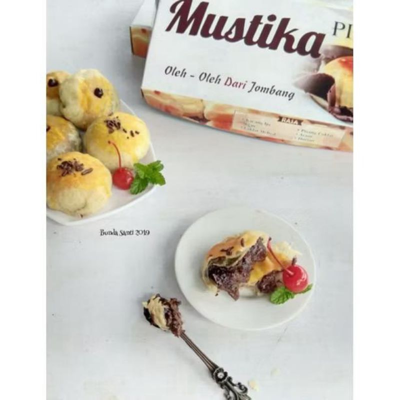 

Best Seller Pia Coklat Lumer -kue enak-pia enak-pia mustika Oleh oleh Khas Jombang♥️