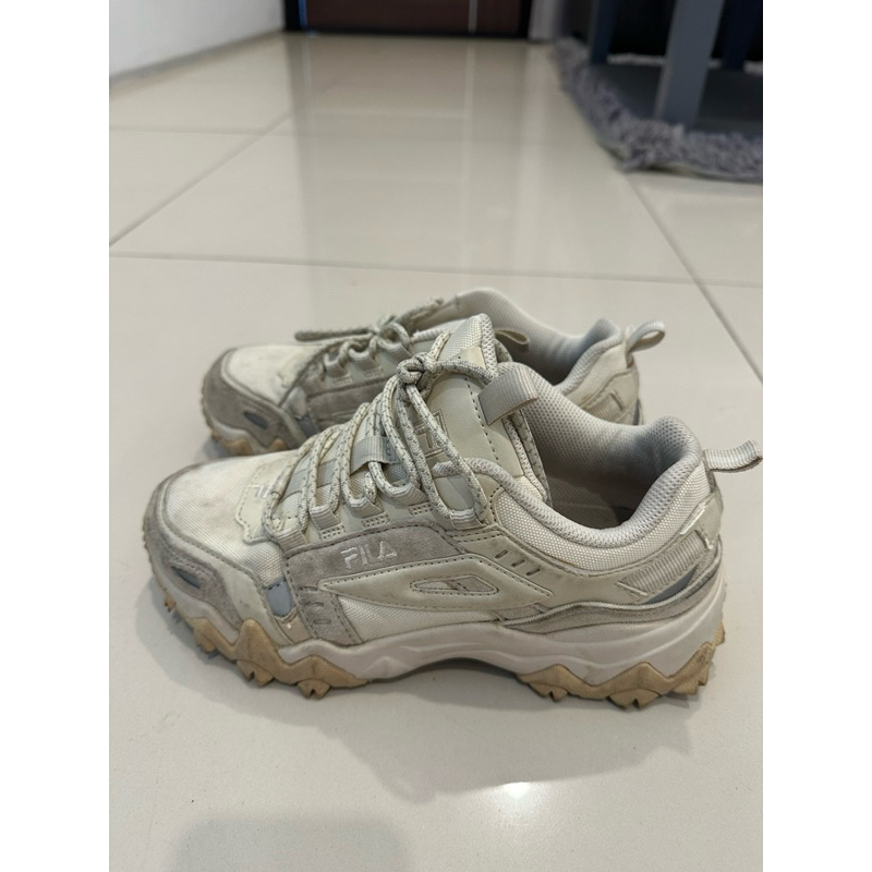 Original Fila Sneakers broken white