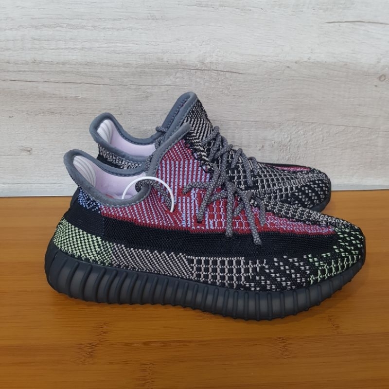 SEPATU Yeezy Boost 350 Yeechiel Multicolor