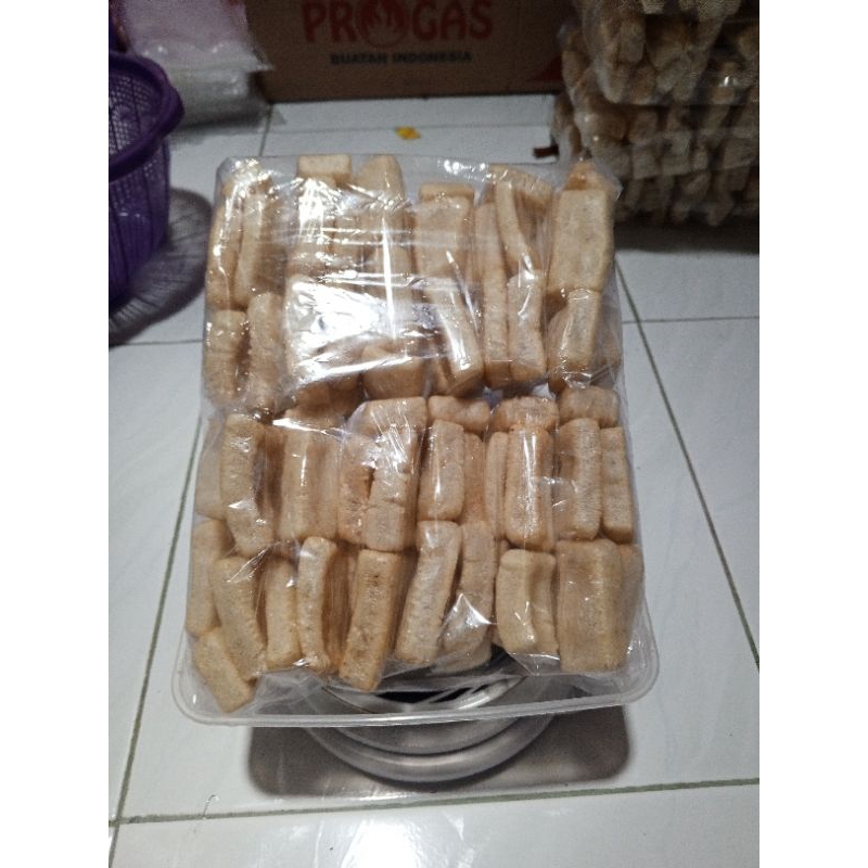 

rambak kotak tapioka / krecek tapioka / kerupuk rambak / krupuk tapioka