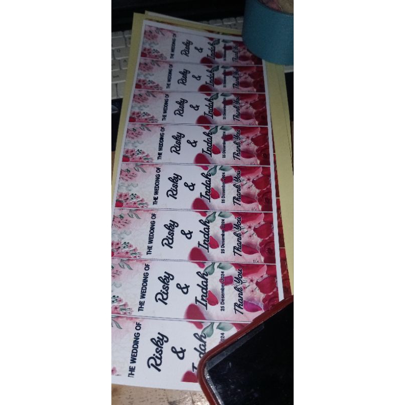 

stiker custom , bahan putih glosy ukuran 3 x 10 cm