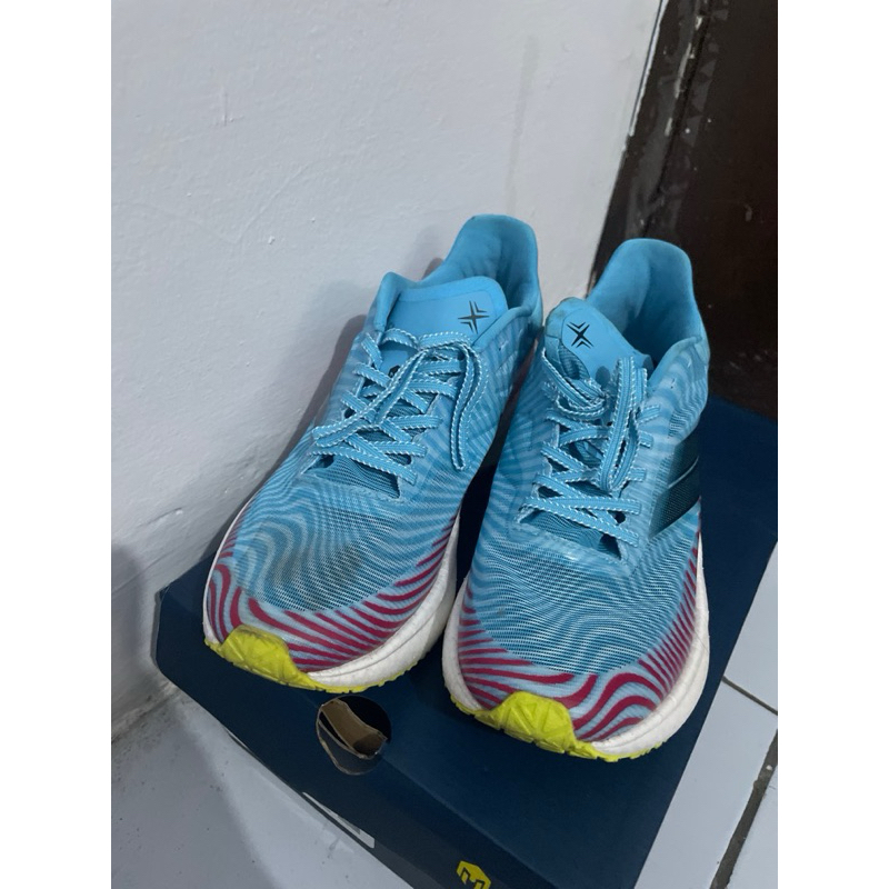 mills dynaplate running shoes