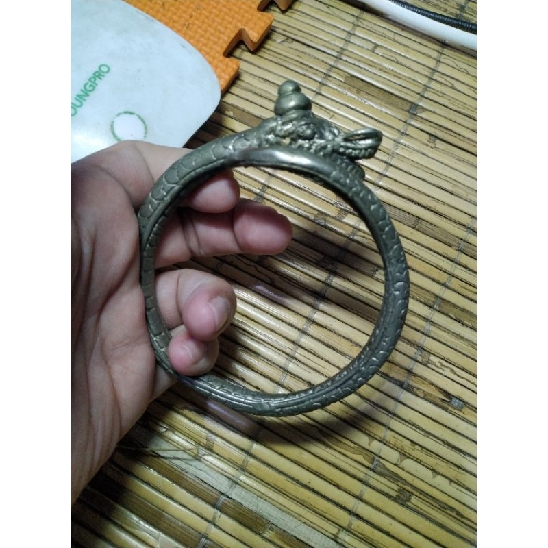 Gelang Tangan Peninggalan Kuno tua Unik dan antik