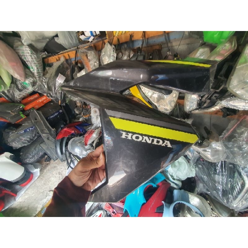 COVER SAYAP KANAN VARIO 125 150 LED OLD ORIGINAL