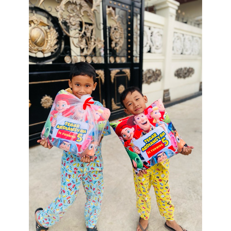 SOUVENIR ULANGTAHUN 40X40CM SOUVENIR MURAH SOUVENIR UNIK SOUVENIR ULTAH HAMPERS HAMPER BABY HAMPERS 