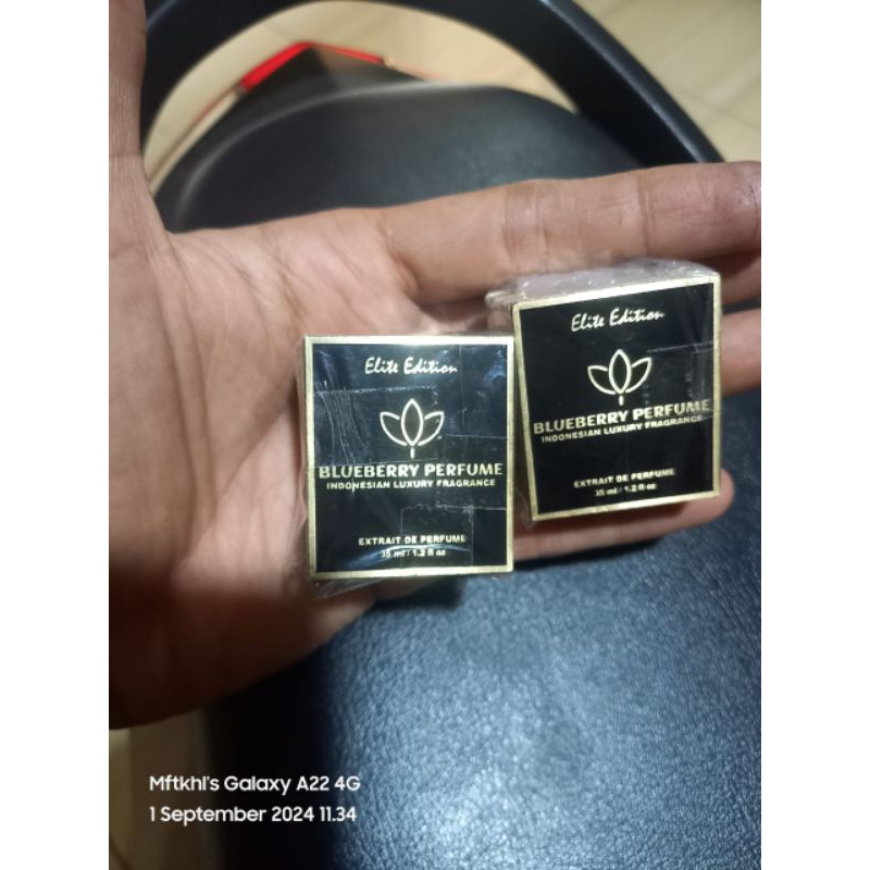 Label plate custom untuk parfum.
